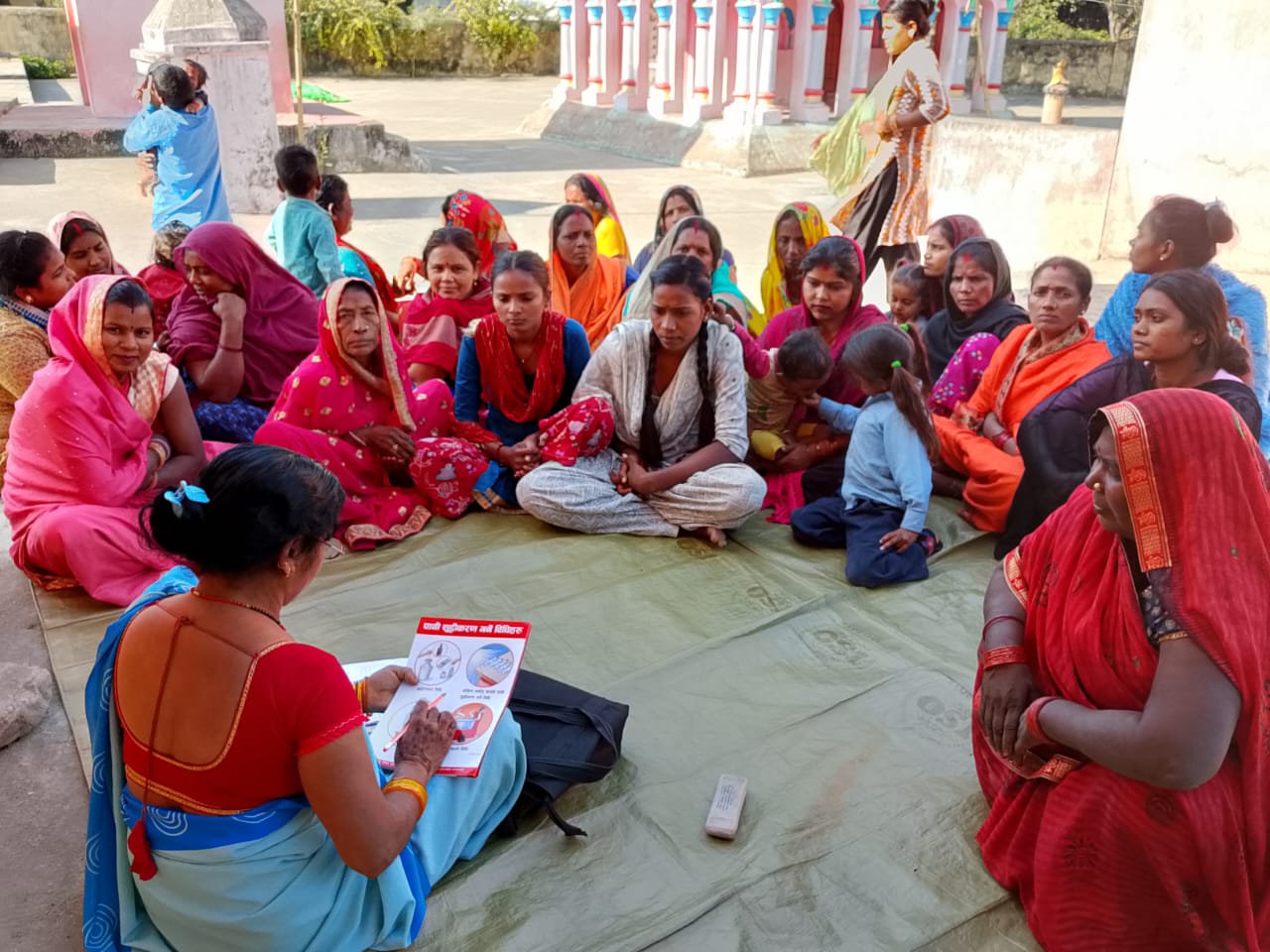 Anjani Kausal facilitating mass sesnitization session_Palhinandan 5