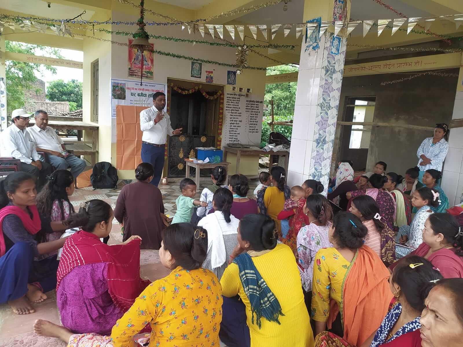 Mr. Kuldip Mishra Chief of Sarawal RM Agriculture Section facilitating in Home Garden Training_Sarawal 1 Basahi