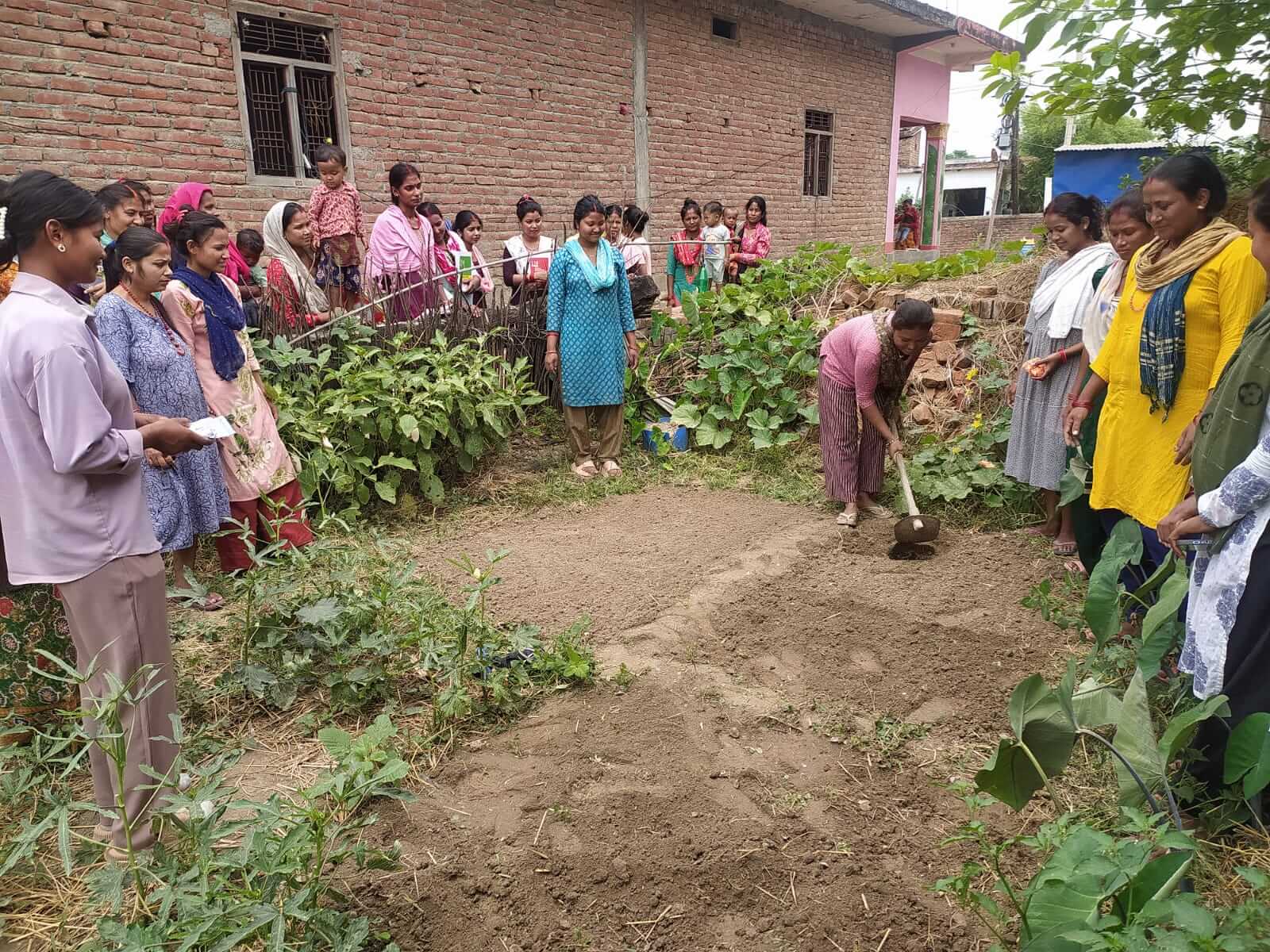 Participants field practicce during home garden training at Sarawal 4