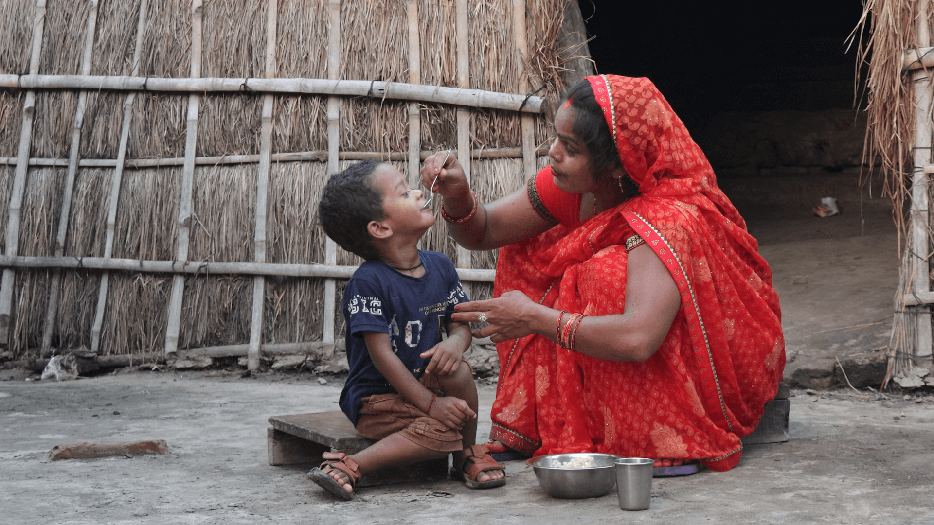 Sarita Kurmi of Pratappur feeding her child _Pratappur 6